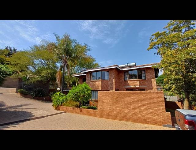 10 BEDROOM HOUSE FOR SALE IN WATERKLOOF GLEN